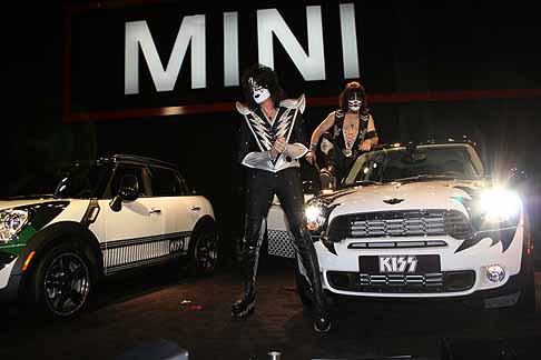 Mini - Mini Countryman con la Rock band Kiss width=